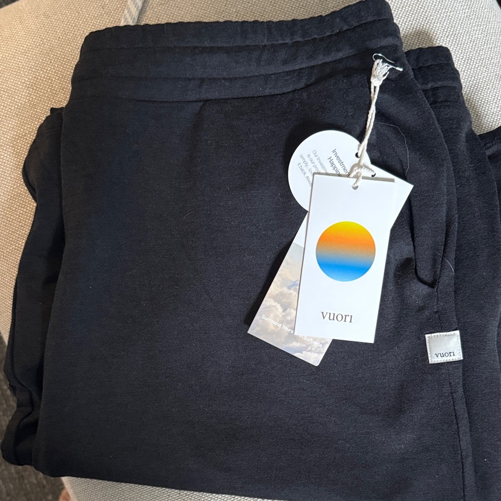 Vuori Halo Essential Wideleg Jogger.